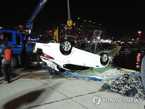 목포 북항 해상에 승용차 추락