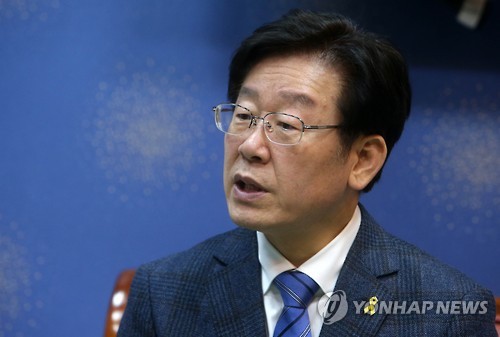 기자간담회 하는 이재명 시장