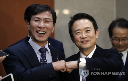 남경필 경기지사(우)와 안희정 충남지사
