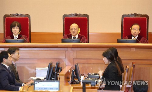 박한철 헌재소장, 참석자들 출석 확인