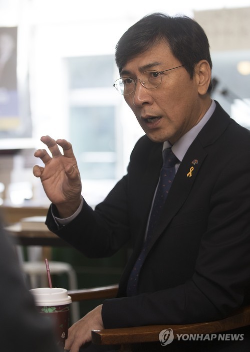 답하는 안희정 도지사