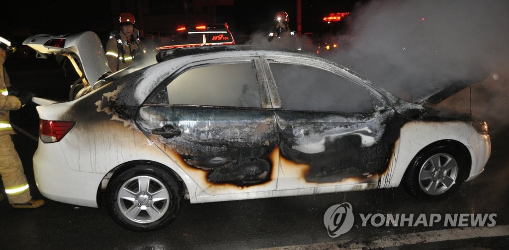 '외도 의심' 30대, 부부싸움 후 아내 차에 불 질러