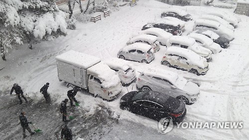 속초 폭설…제설작업