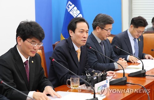 발언하는 우상호 원내대표