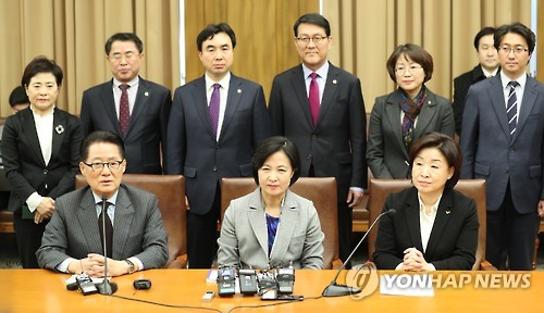 발언하는 박지원 대표