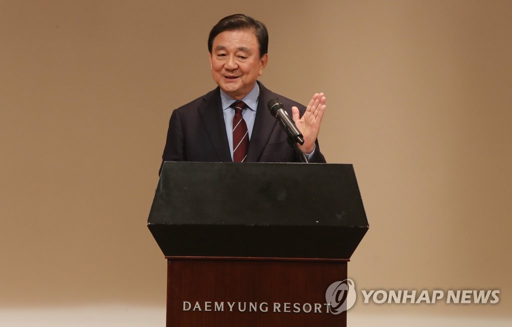 강연하는 홍석현 회장