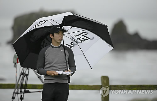 2라운드에서 티샷 기다리는 노승열 (페블비치<美캘리포니아주> AP=연합뉴스)