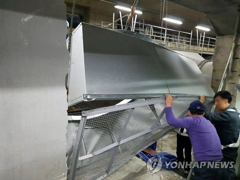 부산지하철 환풍기가 '뚝'