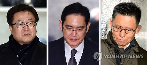 특검에 소환된 '삼성' (서울=연합뉴스) 한종찬 기자 = 이재용 삼성전자 부회장(가운데), 박상진 삼성전자 사장(왼쪽)과 황성수 삼성전자 전무가 13일 오전 조사를 받기 위해 서울 강남구 대치동 박영수 특별검사 사무실로 향하고 있다. 특검은 이날 이들을 상대로 삼성의 박근혜 대통령과 최순실씨에 대한 뇌물공여 혐의를 집중 추궁할 것으로 전해졌다. 2017.2.13 saba@yna.co.kr