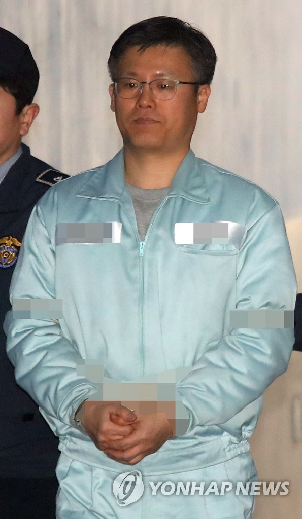 정호성, 법정으로