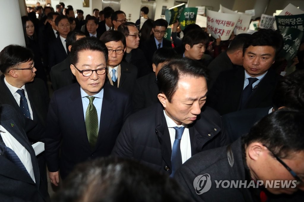 광주서 항의 받는 박지원