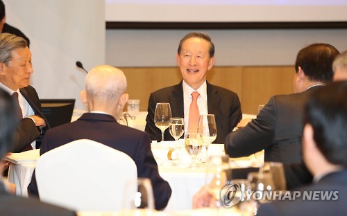 웃고 있는 허창수 회장