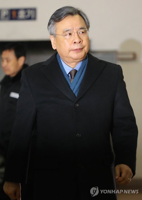 출근하는 박영수 특검