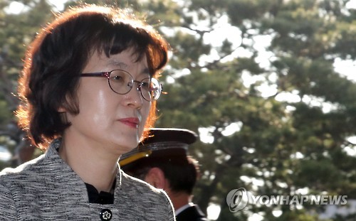 출근하는 이정미 권한대행