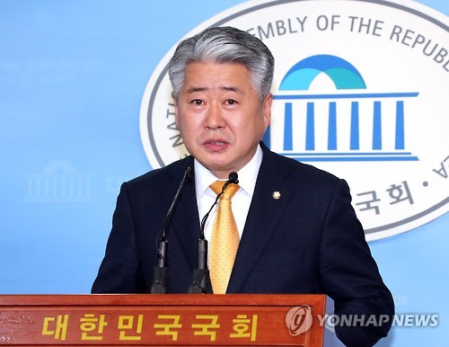 브리핑하는 오영훈 원내대변인