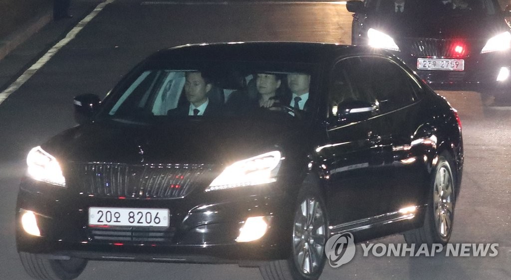 청와대 떠나는 박 전 대통령