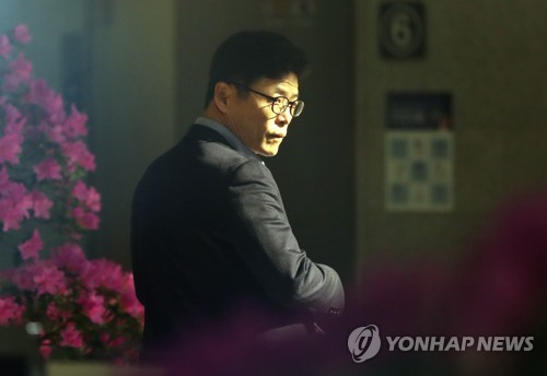 검찰 출두하는 이형희 SK브로드밴드 대표