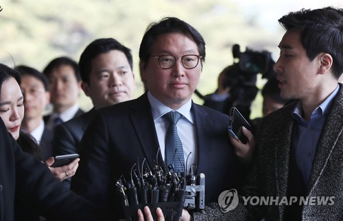 굳은 표정 최태원 회장