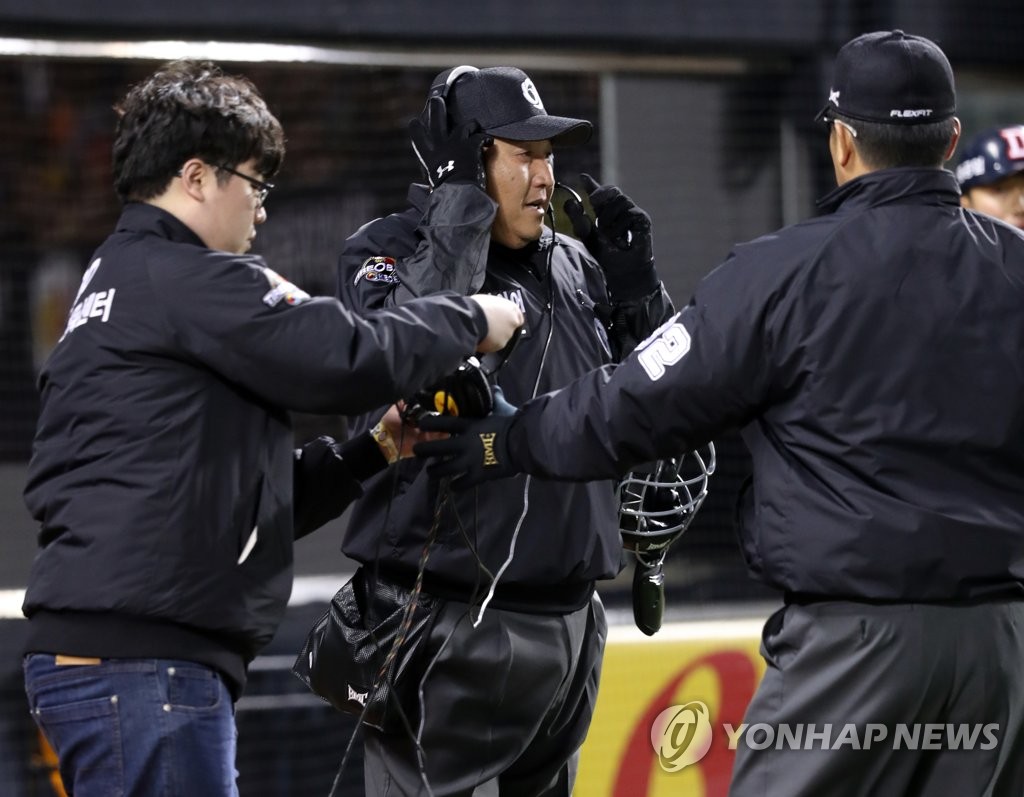 비디오판독 하는 최수원 주심