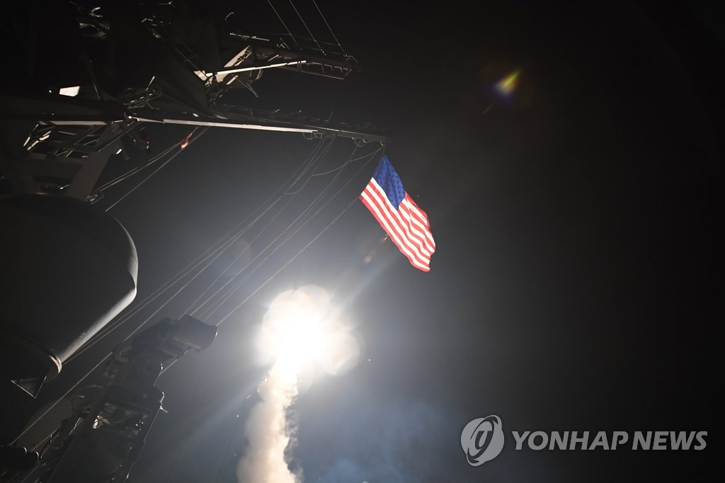시리아 향해 발사되는 美 토마호크 미사일