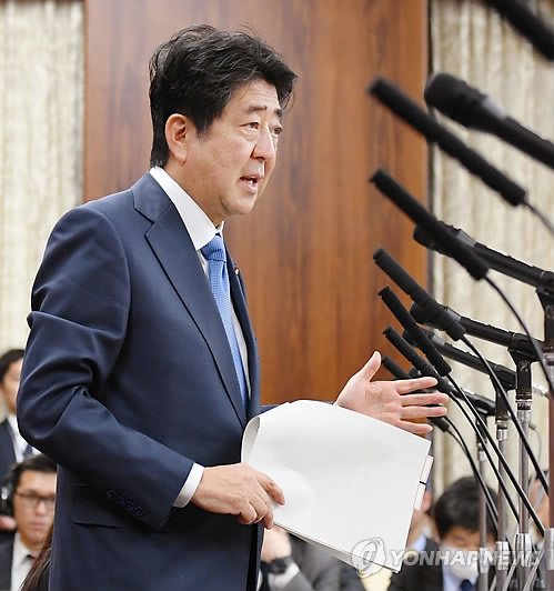 아베 "北, 사린가스 장착 미사일 발사 능력 갖췄을 것"