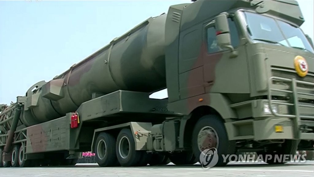 북한 열병식에 신형 ICBM 추정 미사일 첫 공개