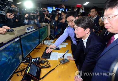 안철수, 첫 공식선거운동 인천항 해상관제센터 방문