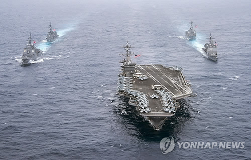 필리핀해 통과하는 美 칼빈슨호