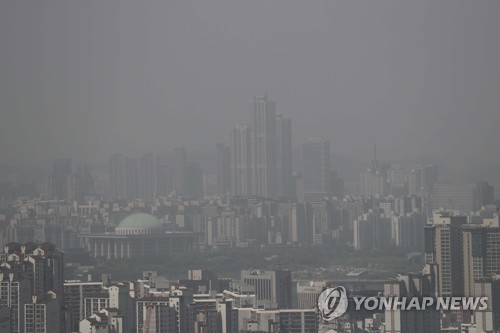 미세먼지로 뿌연 서울 하늘