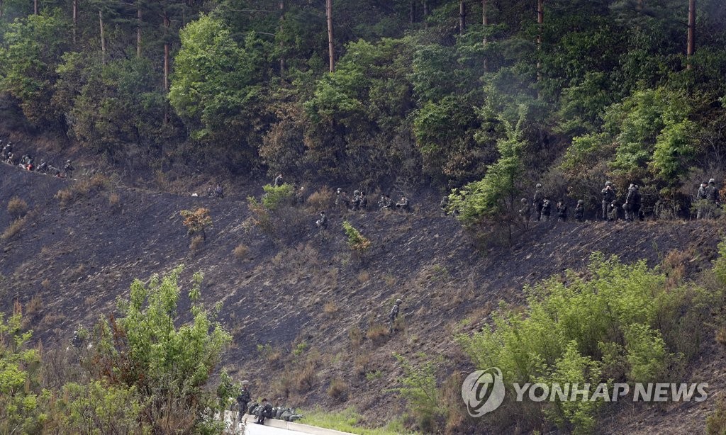 막바지 산불 진화 작업