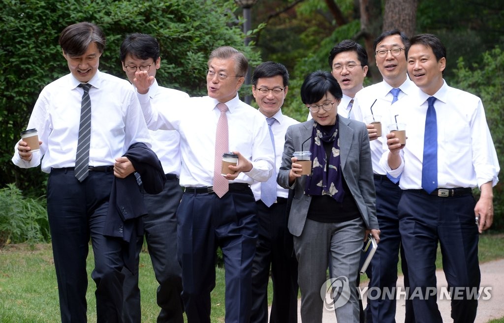 산책하는 문재인 대통령