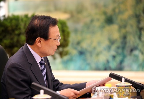 친서 꺼내 든 이해찬 특사