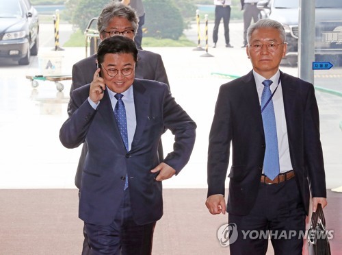 전병헌 정무수석 국회 도착
