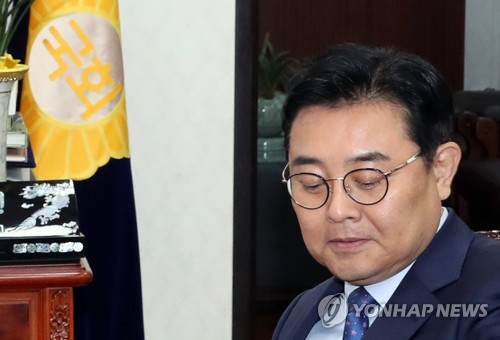 국회 방문한 전병헌 정무수석