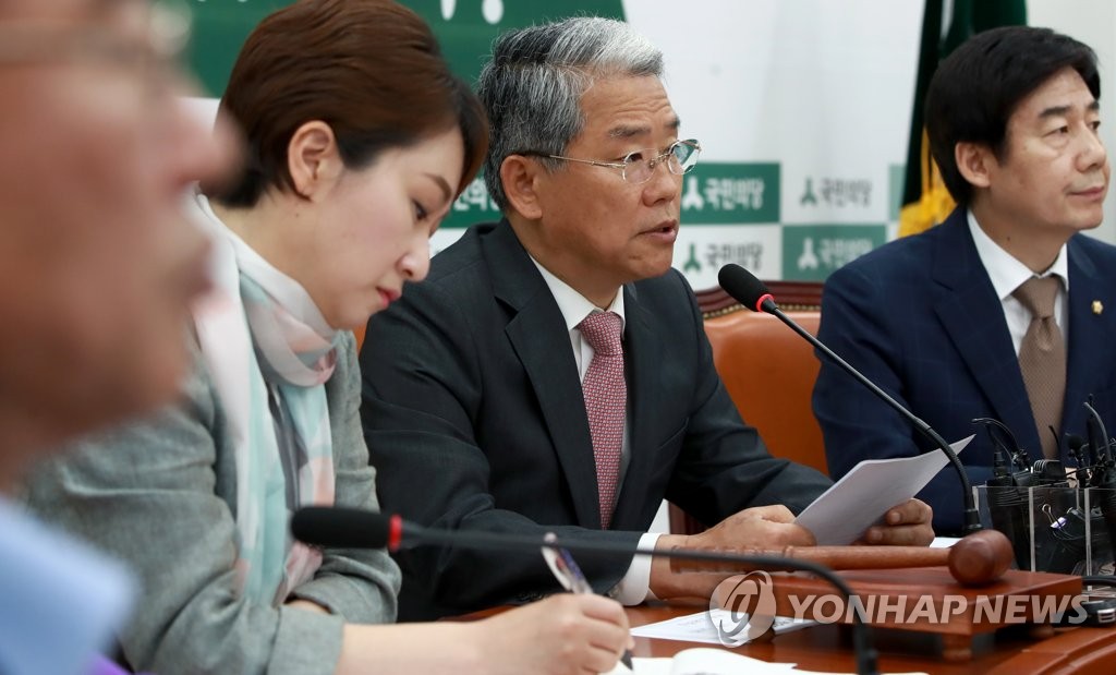 발언하는 김동철 원내대표