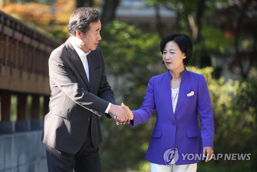 추미애 대표 맞이하는 이낙연 총리