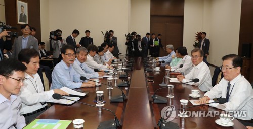 문 대통령 주재 수석보좌관회의
