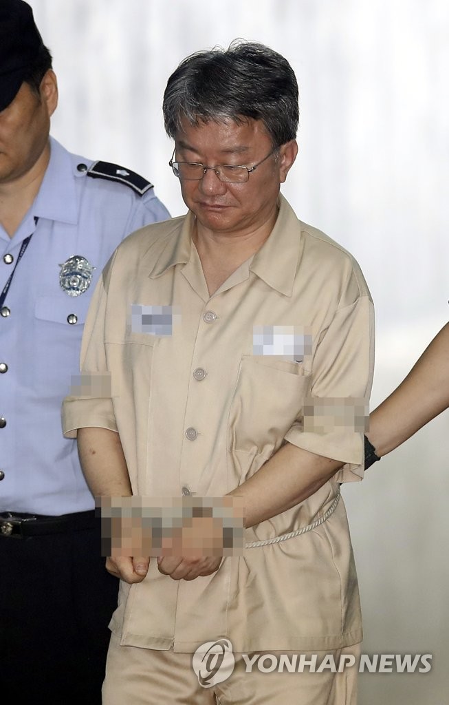 법정 향하는 홍만표