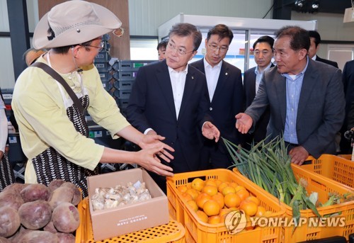문 대통령, '무릉 외갓집 방문'