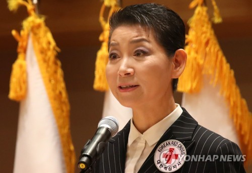 사퇴하는 김성주 한적 총재