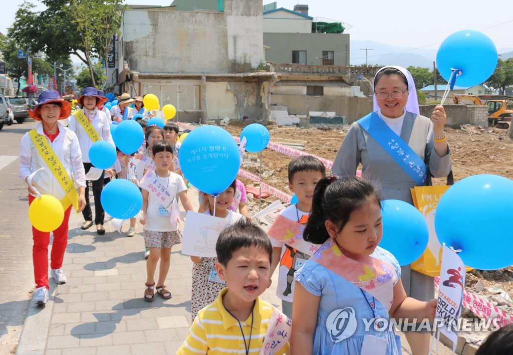 무주 어린이 세계태권도대회 앞두고 거리캠페인