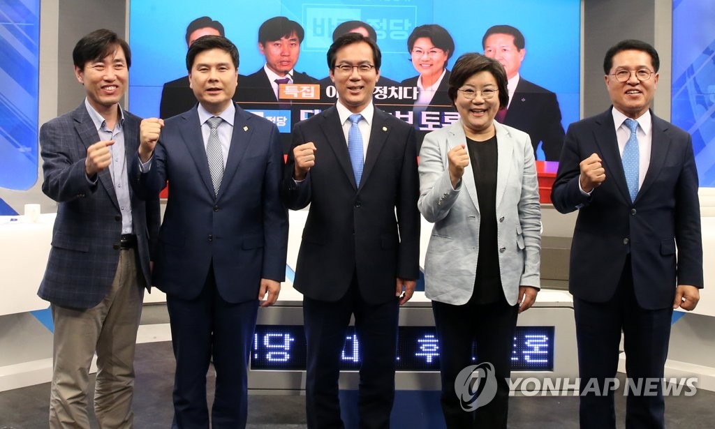 기념 촬영하는 바른정당 당대표 후보들