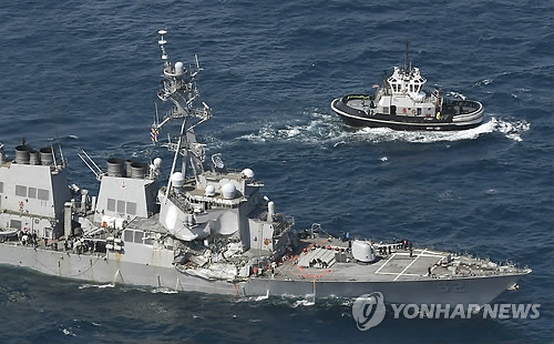 美 피츠제럴드함, 比컨테이너선과 충돌 후 예인
