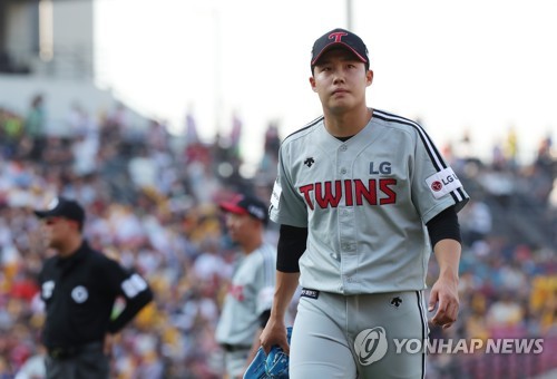 '헤드샷'으로 퇴장당하는 임찬규