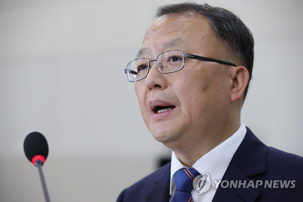 발언하는 한승희 후보자
