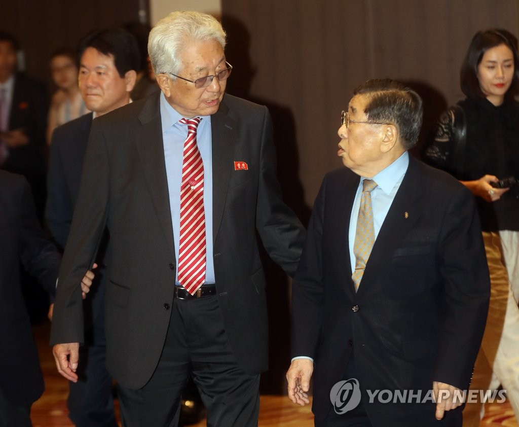 김운용 전 IOC 부위원장과 장웅 위원