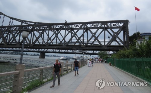 북한 신의주와 중국 단둥 오가는 북한차량 감소