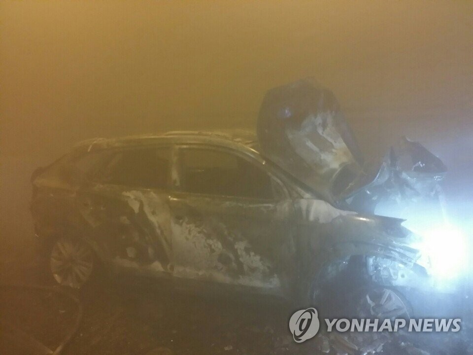불 탄 승용차