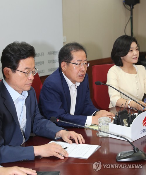 북핵 문제 언급하는 홍준표 대표