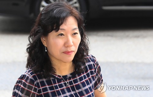 출근하는 박기영 과학기술혁신본부장